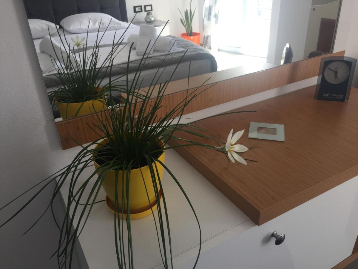 Guest'S Apartament Pogradec Luaran gambar