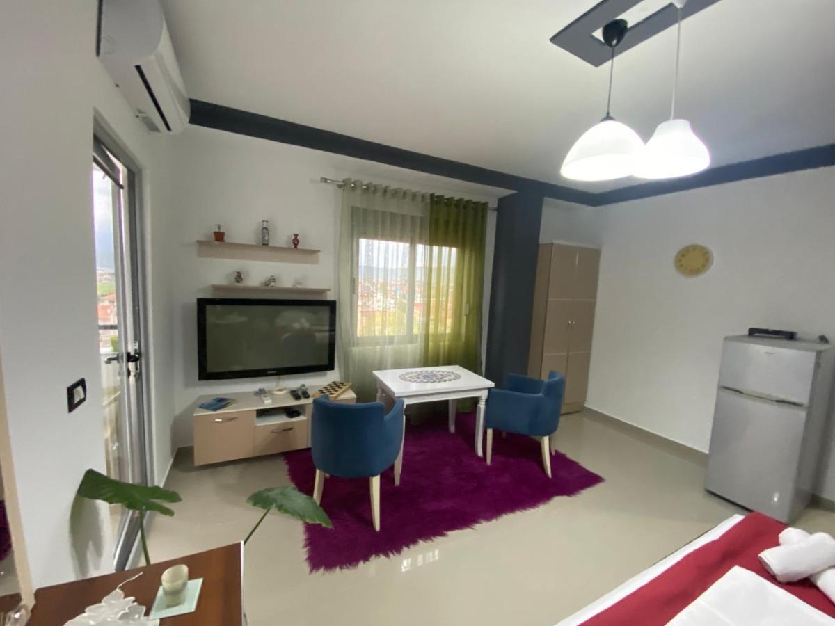 Guest'S Apartament Pogradec Luaran gambar